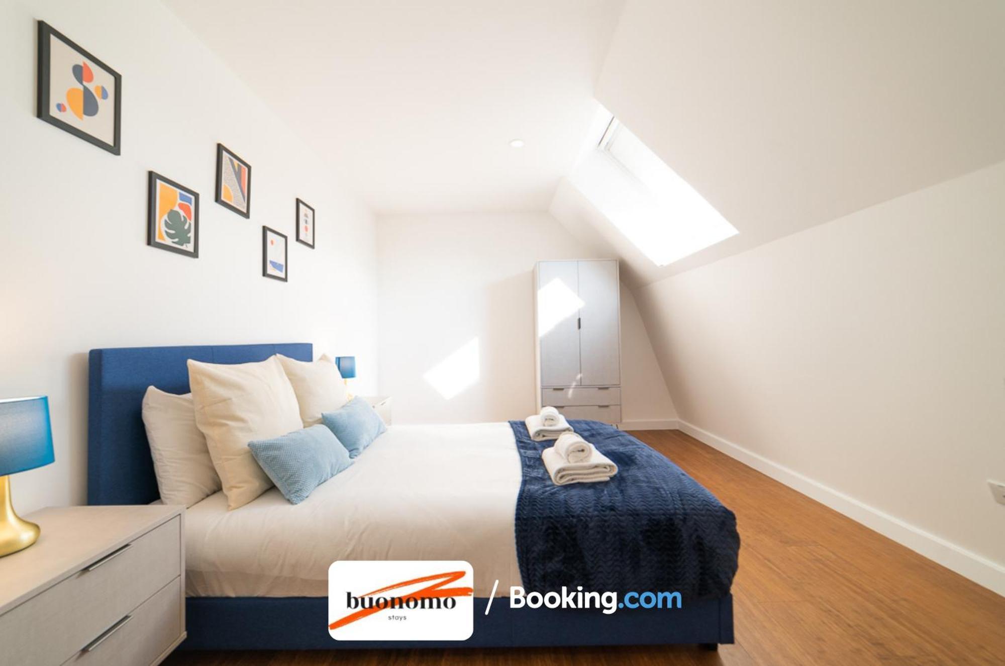 Two Bedroom At Buonomo Short Lets & Serviced Appartamento